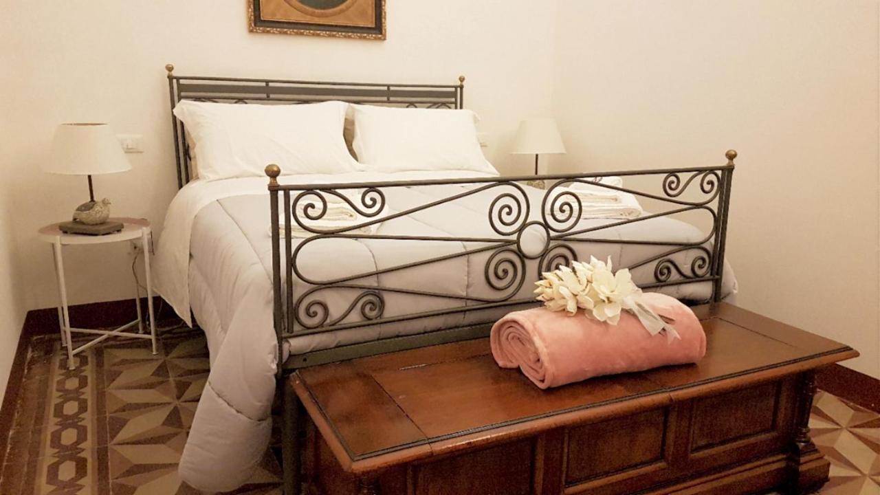 Palmariggi Palazzo Megha Suite & Breakfast מראה חיצוני תמונה