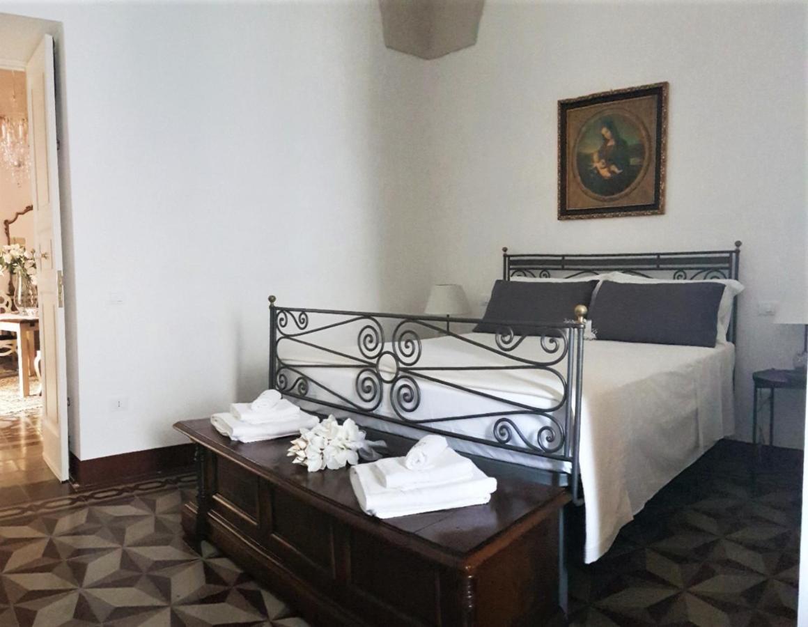Palmariggi Palazzo Megha Suite & Breakfast מראה חיצוני תמונה
